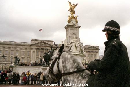 N0556 London 2001