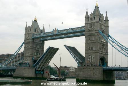 london 2003 towerbridge 005
