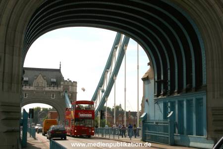 london 2003 towerbridge 014