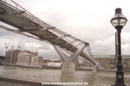 N0637 London 2001