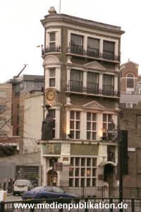 N0646 London 2001