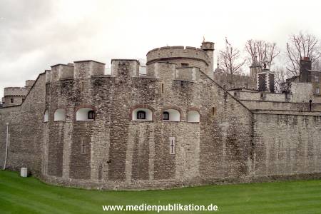 N0689 London 2001
