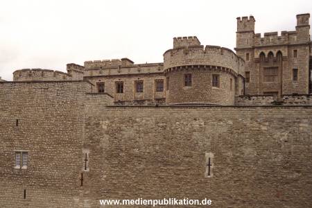 N0690 London 2001