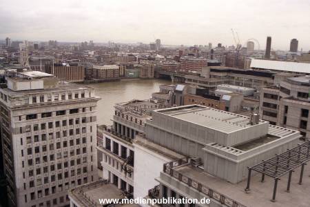 N0695 London 2001