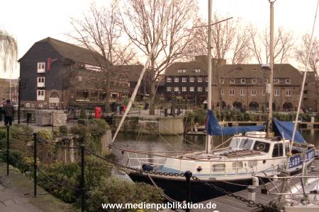 N0755 London 2001