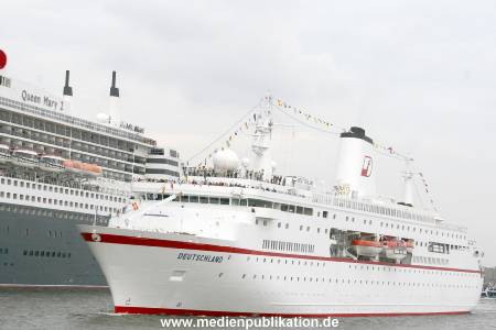 Queen Mary 2 25082006 023