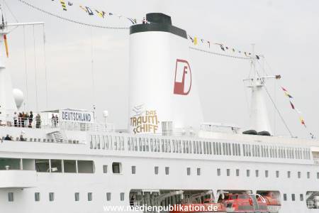 Queen Mary 2 25082006 024
