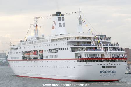 Queen Mary 2 25082006 042