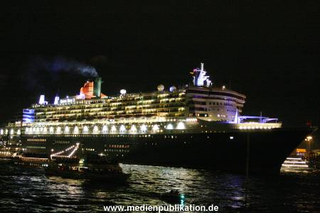 QM2 Abfahrt 01082005 005