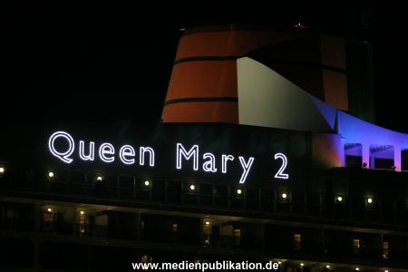 QM2 Abfahrt 01082005 007
