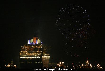QM2 Abfahrt 01082005 013