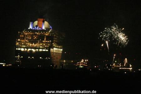 QM2 Abfahrt 01082005 016