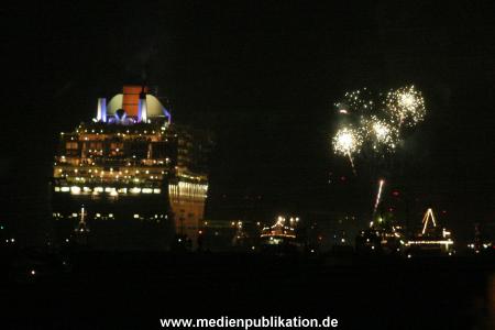 QM2 Abfahrt 01082005 017