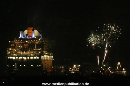 QM2 Abfahrt 01082005 018
