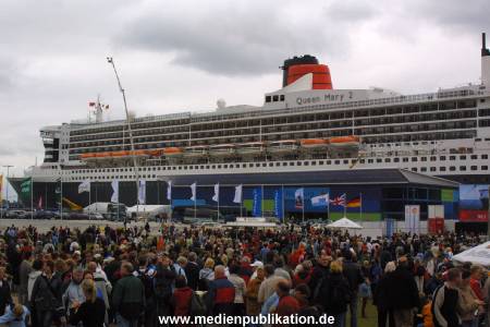 QM2 Anleger 01082005 009