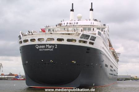 QM2 Anleger 01082005 013