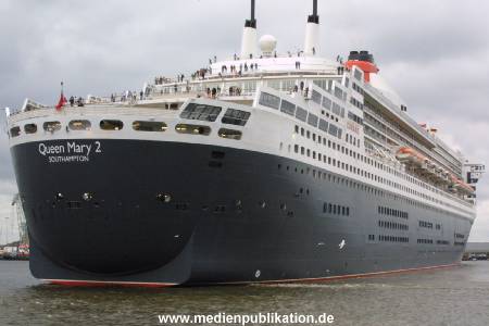 QM2 Anleger 01082005 014