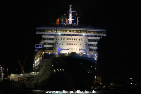 Queen Mary2 31072008 003