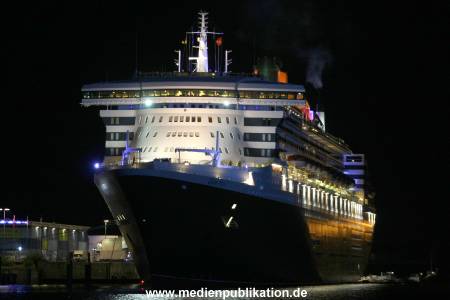 Queen Mary2 31072008 004