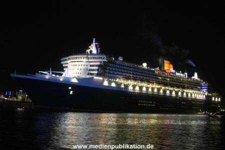 Queen Mary2 31072008 008