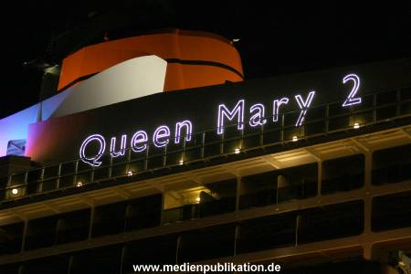 Queen Mary2 31072008 010