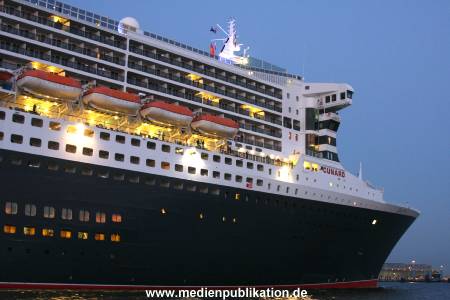 Queen Mary2 31072008 019