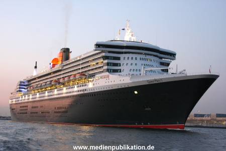 Queen Mary2 31072008 024