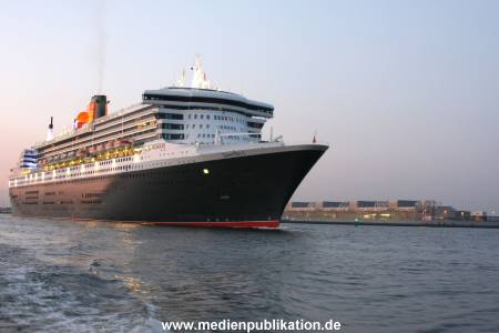 Queen Mary2 31072008 025