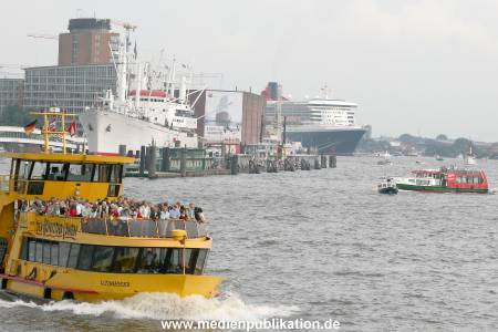 Queen Mary 2 25082006 003