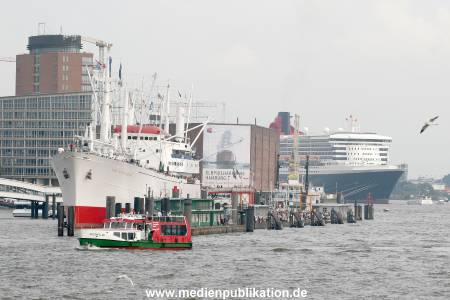 Queen Mary 2 25082006 004