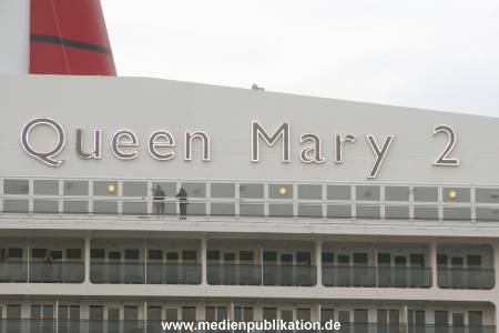 Queen Mary 2 25082006 090