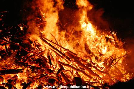 osterfeuer2005 004