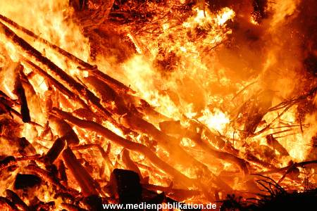 osterfeuer2005 005