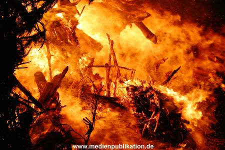 osterfeuer2005 010