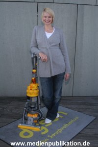 Frauen wirbeln Staub auf 18102005 026