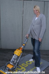 Frauen wirbeln Staub auf 18102005 031