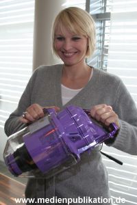 Frauen wirbeln Staub auf 18102005 060