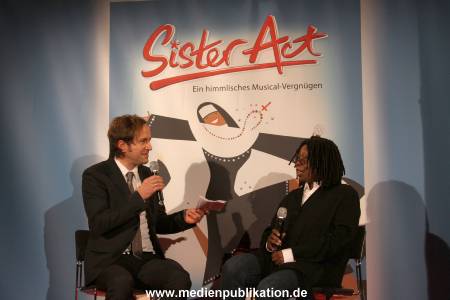 Whoopi 04122009 031