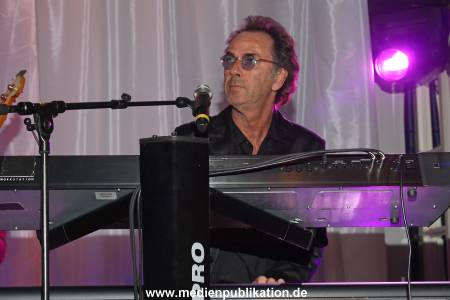 Blauer Ball 17042010 011