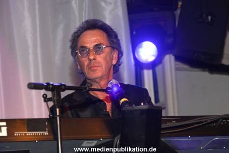 Blauer Ball 17042010 012