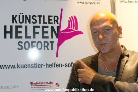 Kuenstler helfen 13062013 026
