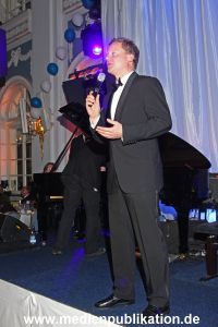 Blauer Ball 17042010 004
