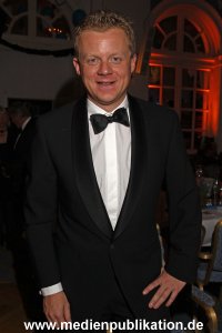 Blauer Ball 17042010 008