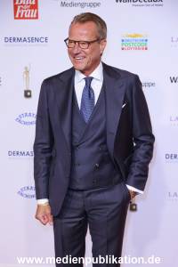 GoldeneBildDerFrau 09112022 132