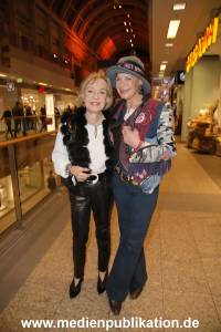 Late Night Shopping 03032018 425