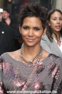 Halle Berry 30092010 002