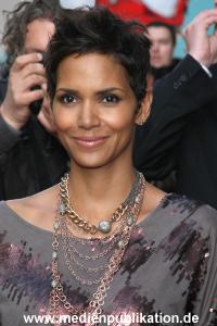 Halle Berry 30092010 012