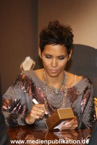 Halle Berry 30092010 015