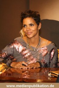 Halle Berry 30092010 018