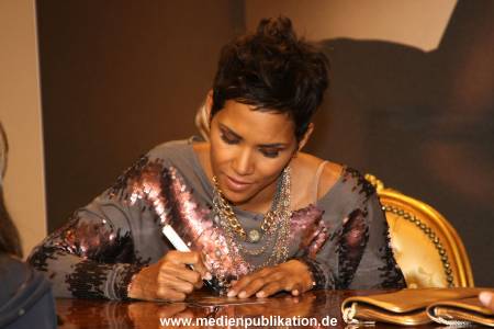 Halle Berry 30092010 019